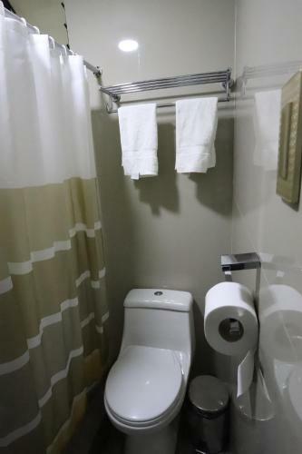 Hostal 202 - 302 Habitaci�n Matrimonial /ba�o Compartido