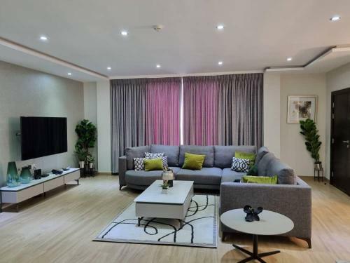Fully Furnished 1&2 Bedroom Apartment Osu