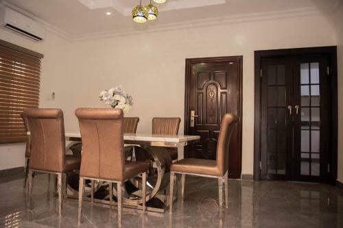 Apartamento Damlatob Place