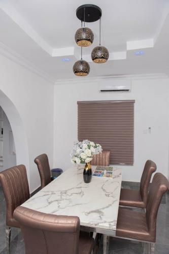 Apartamento Damlatob Place