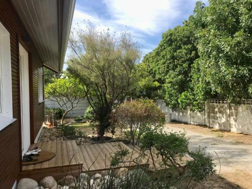 African Holiday Home In Table View