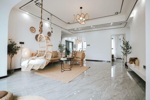 Locals Apartment House 22