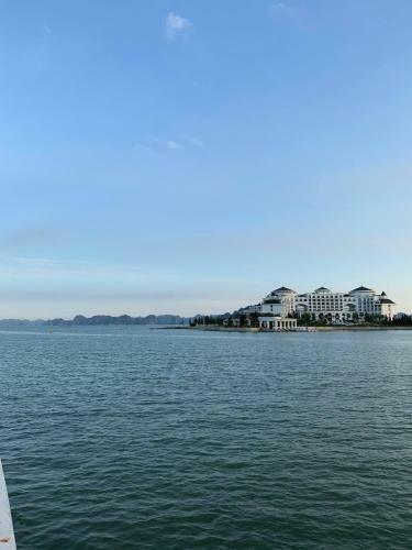 Manchester Hotel Ha Long