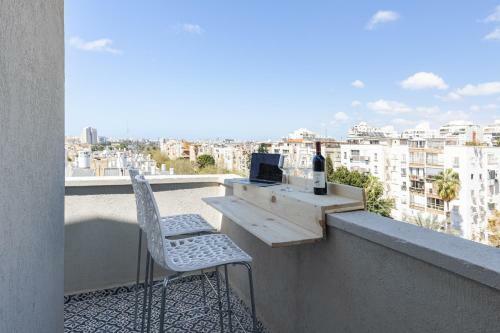 Bright And Modern Studio Apartment