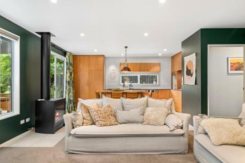 Eely Point Oasis - Wanaka Holiday Home