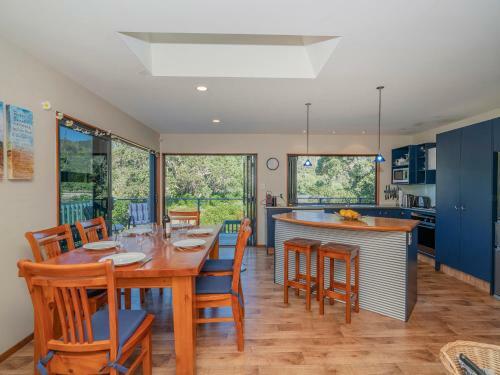 Patuwai Paradise - Whangamata Holiday Home