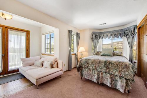 Bear Claw Abode