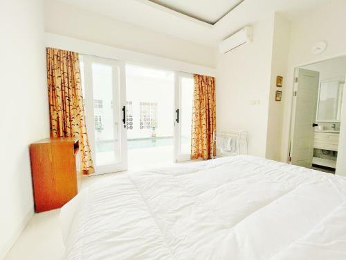 Luxury Lombok Villa Near Epicentrum Mall