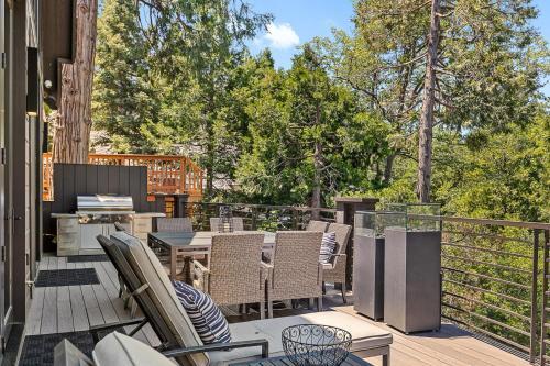 Luxury Lakefront Retreat