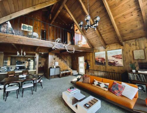 Vibey Mid-century A-frame W/ Patio & Zen Garden