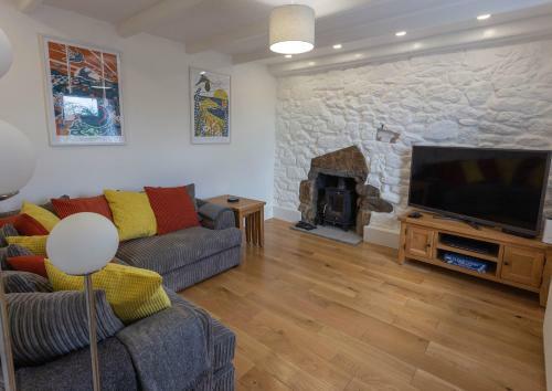 Charming 3 Bedroom Cottage - Praa Sands