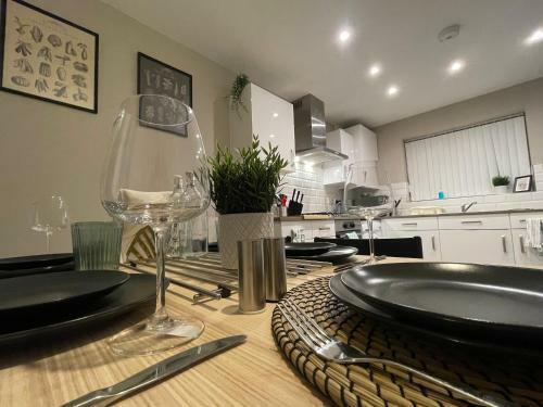 Brand New Sleeps 7 Free Parking Contractors Welcome