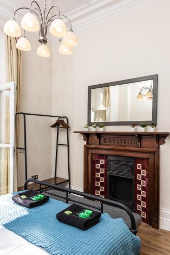 Luxury 3 Bed Garden Apartment Opposite The Beach.