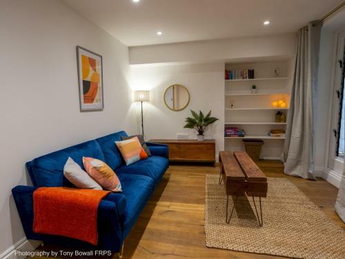 Pass The Keys Central Seaside Apartment With Peaceful Patio