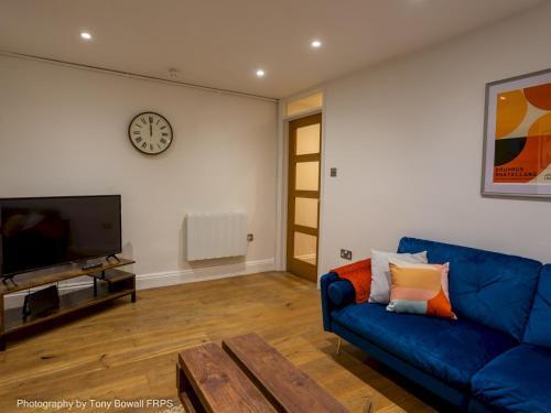 Pass The Keys Central Seaside Apartment With Peaceful Patio