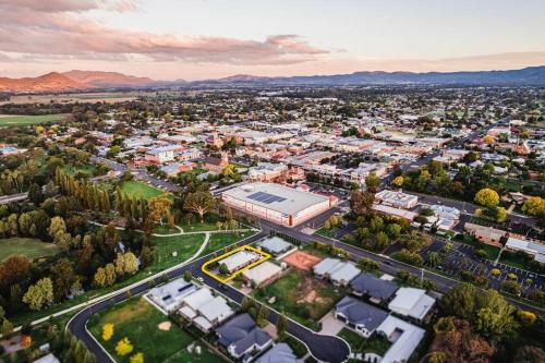 Park View Mudgee- Relax And Stroll To Everything! 3bdrm W Park Views