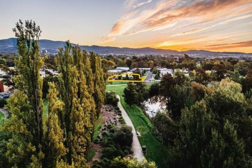 Park View Mudgee- Relax And Stroll To Everything! 3bdrm W Park Views
