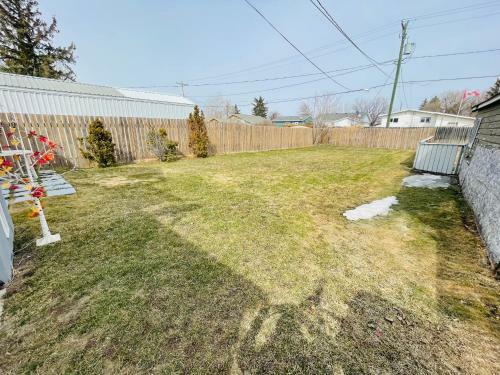 Cozy Two Storey 4br Home In Swan River