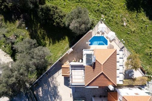 Villa Mahin With Pool And Sea View