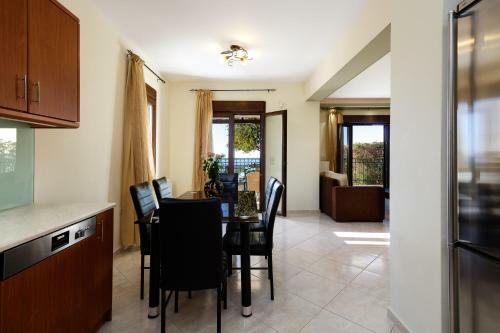 Villa Mahin With Pool And Sea View