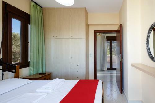 Villa Mahin With Pool And Sea View
