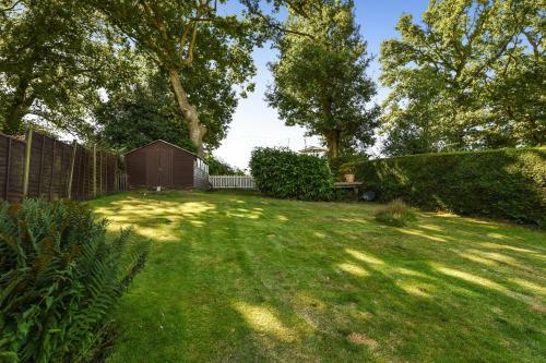 Les Charmettes , Haslemere