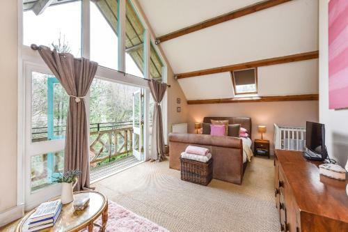 Les Charmettes , Haslemere