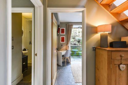 Les Charmettes , Haslemere