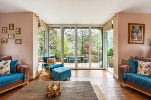 Les Charmettes , Haslemere