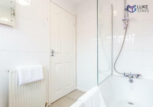 Apartamento ?splendid 3 Bed House ? Yard ? Nr Barnes Park ?