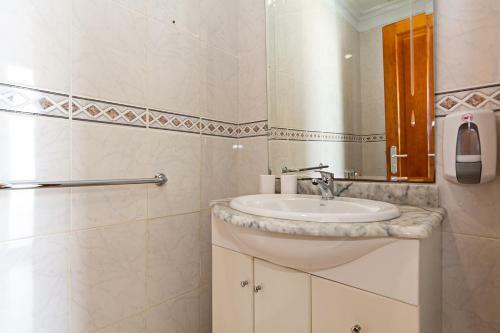 Villa 3br Home - Private Heated Pool - Parking