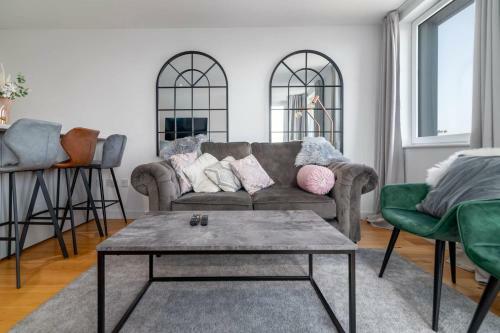 Stunning & Serene Apartment With A Lovely View In Ealing