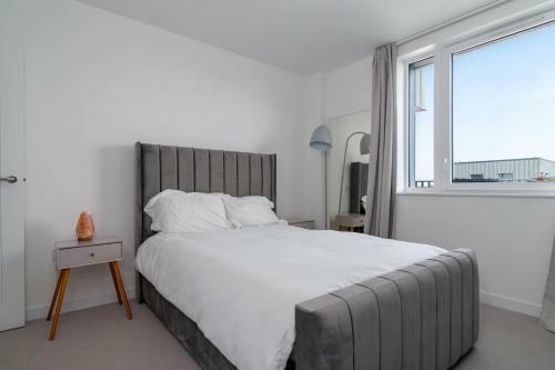 Stunning & Serene Apartment With A Lovely View In Ealing