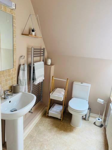 Luxury Apartment 5 Min Walk To Southbourne Beach.
