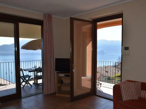 Lakeview Apartment In Oggebbio With Swimming Pool