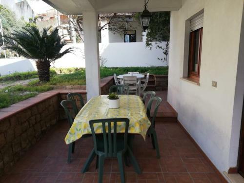 Casa In Piazza Con Giardino