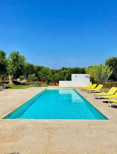 Superb Villa With Private Swimming Pool Near The Beach