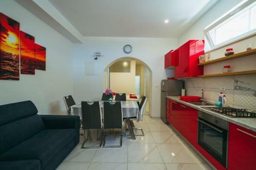 Apartments Lovre - Close To The Sea