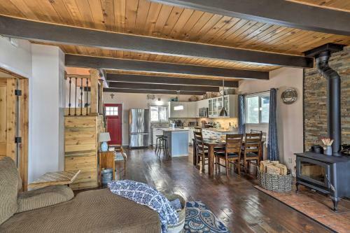 Lake Almanor Cabin With Deck, Less Than Half Mile To Beach!