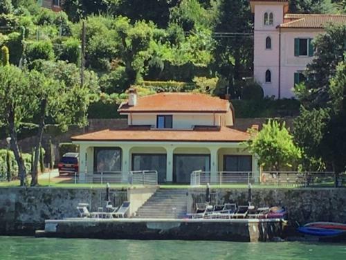 Remarkable 4-bed Villa In Bellano