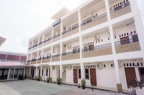 Hotel Vaccinated Staff - Oyo Life 2354 Rose House