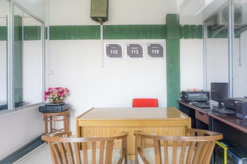Hotel Vaccinated Staff - Oyo Life 2354 Rose House