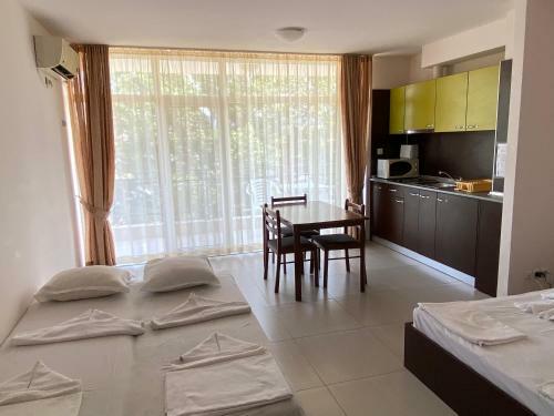 Kamelia Grand Apartments