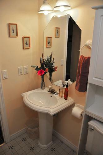 Golden Pathways Retreat B&B