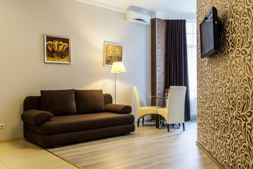Corona Hotel & Apartments