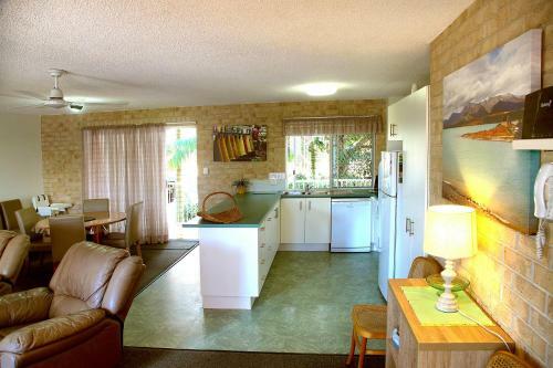 Beachside 2 - 3 Bedroom Budget Apartment Only One Block From Mooloolaba Beach!