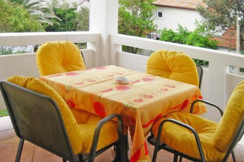 Apartment In Vir Near The Beach