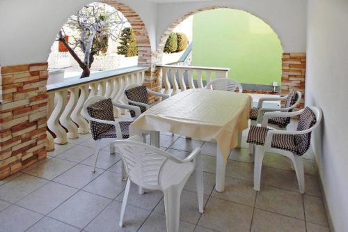 Apartment In Vir Near The Beach