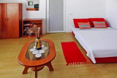 Apartment In Vir With Balcony Or Terrace