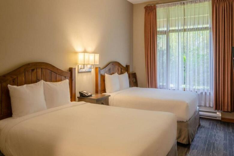 Nancy Greene's Cahilty Lodge - Hotel Room
